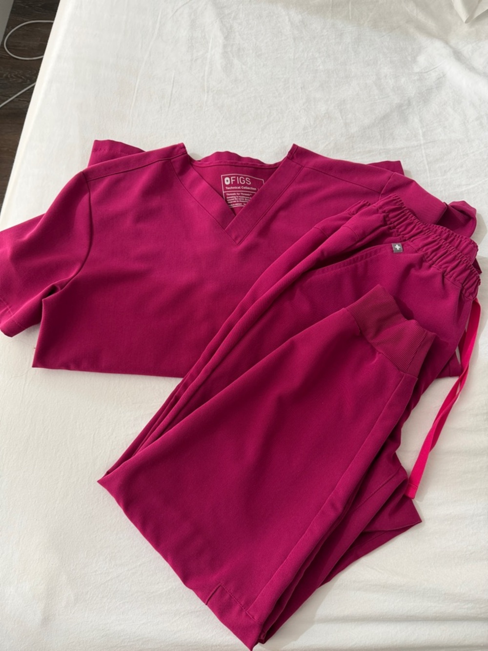 Figs Scrub Top and Pants Dark Magenta mens Small